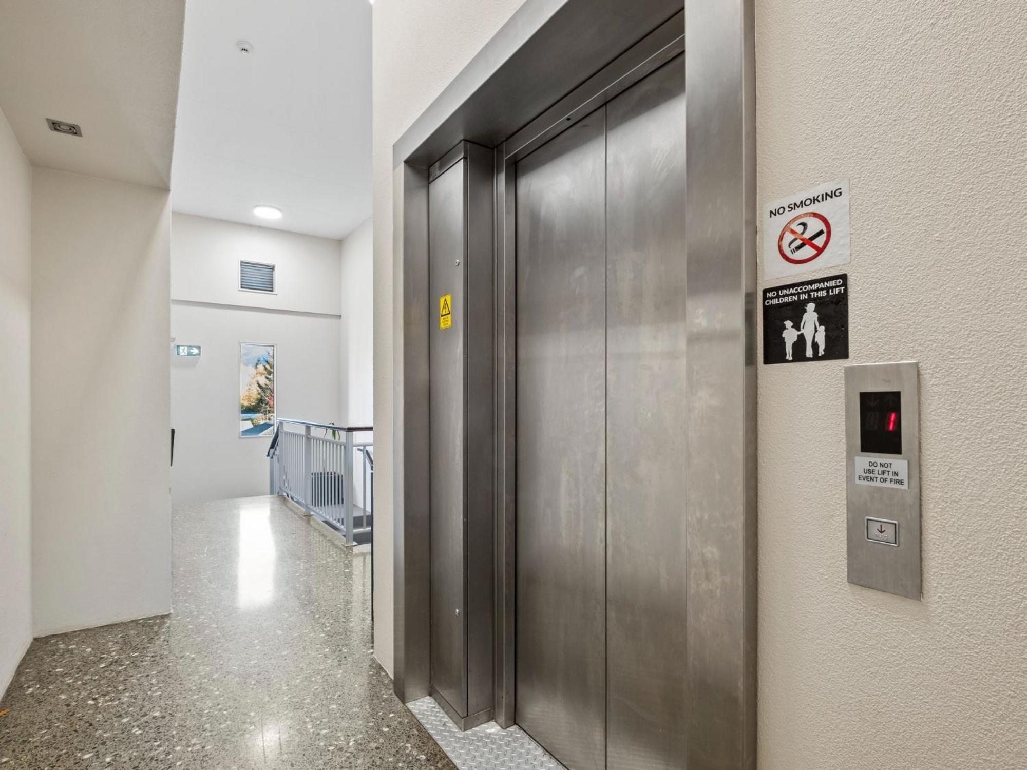 Clear Ridge Apartments Hanmer Springs Eksteriør billede A residential elevator